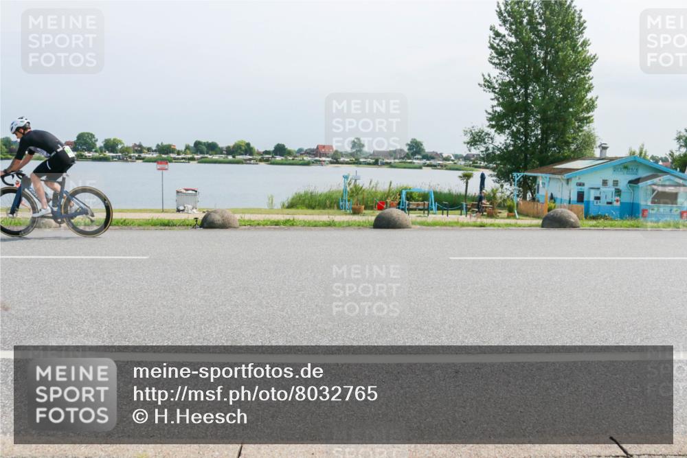 21.06.2025 - 27. Vierlanden-Triathlon H.Heesch http://msf.ph/oto/8032765 15.06.2025 11:38:53 Radfahren 744, 755 meine-sportfotos.de