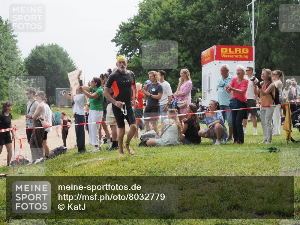 15.06.2025 - 27. Vierlanden-Triathlon KatJ http://msf.ph/oto/8032779 15.06.2025 11:14:08 Schwimmen 800, 904, 920, 952 meine-sportfotos.de