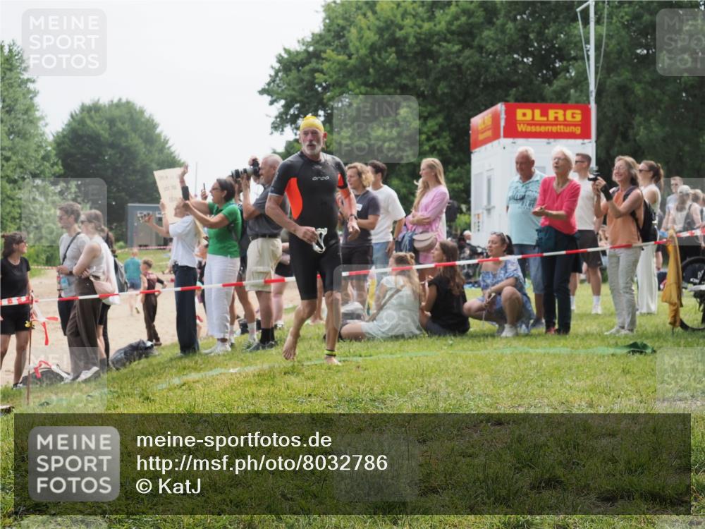 15.06.2025 - 27. Vierlanden-Triathlon KatJ http://msf.ph/oto/8032786 15.06.2025 11:14:09 Schwimmen 800, 904, 920, 952, 962 meine-sportfotos.de