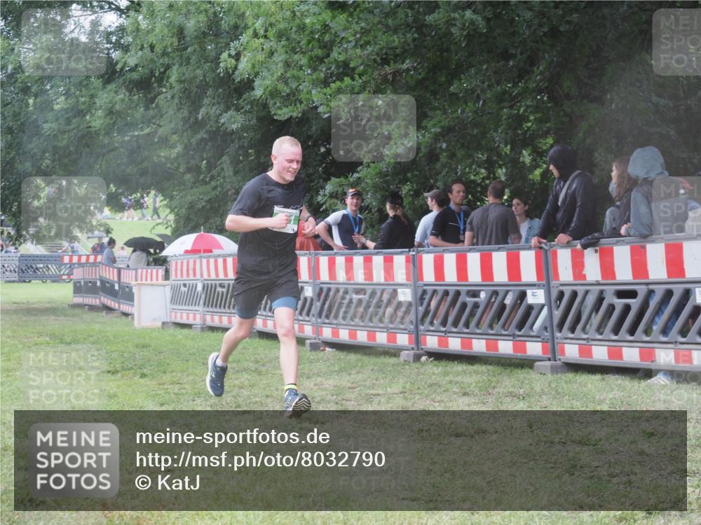21.06.2025 - 27. Vierlanden-Triathlon KatJ http://msf.ph/oto/8032790 15.06.2025 13:43:49 Ziel 655, 671 meine-sportfotos.de