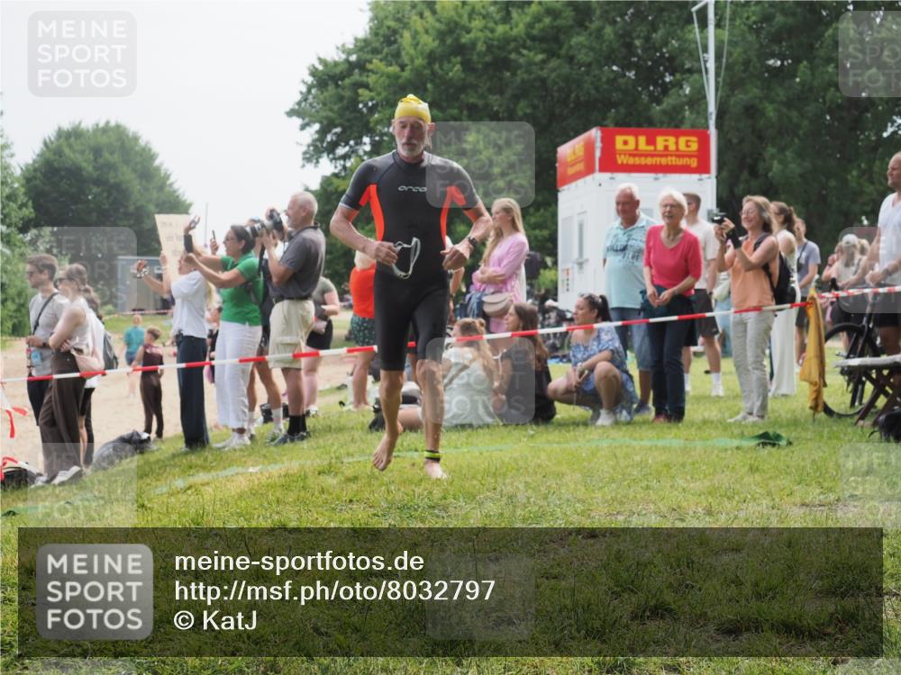 15.06.2025 - 27. Vierlanden-Triathlon KatJ http://msf.ph/oto/8032797 15.06.2025 11:14:09 Schwimmen 800, 904, 920, 952, 962 meine-sportfotos.de