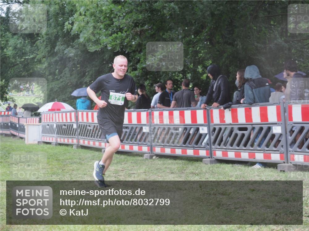 21.06.2025 - 27. Vierlanden-Triathlon KatJ http://msf.ph/oto/8032799 15.06.2025 13:43:49 Ziel 655, 671 meine-sportfotos.de