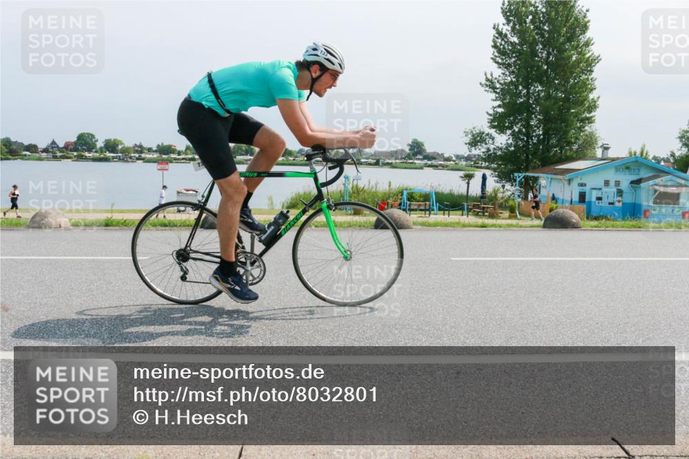 21.06.2025 - 27. Vierlanden-Triathlon H.Heesch http://msf.ph/oto/8032801 15.06.2025 11:39:08 Radfahren 643, 733 meine-sportfotos.de