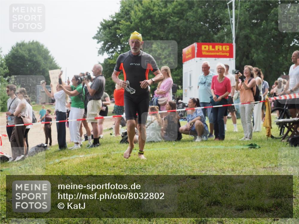 15.06.2025 - 27. Vierlanden-Triathlon KatJ http://msf.ph/oto/8032802 15.06.2025 11:14:09 Schwimmen 800, 904, 920, 952, 962 meine-sportfotos.de