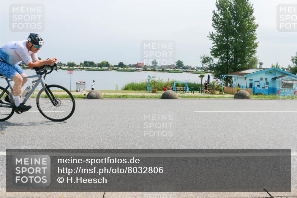 21.06.2025 - 27. Vierlanden-Triathlon H.Heesch http://msf.ph/oto/8032806 15.06.2025 11:39:09 Radfahren 643, 733 meine-sportfotos.de