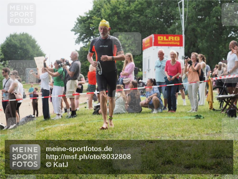 15.06.2025 - 27. Vierlanden-Triathlon KatJ http://msf.ph/oto/8032808 15.06.2025 11:14:09 Schwimmen 800, 904, 920, 952, 962 meine-sportfotos.de