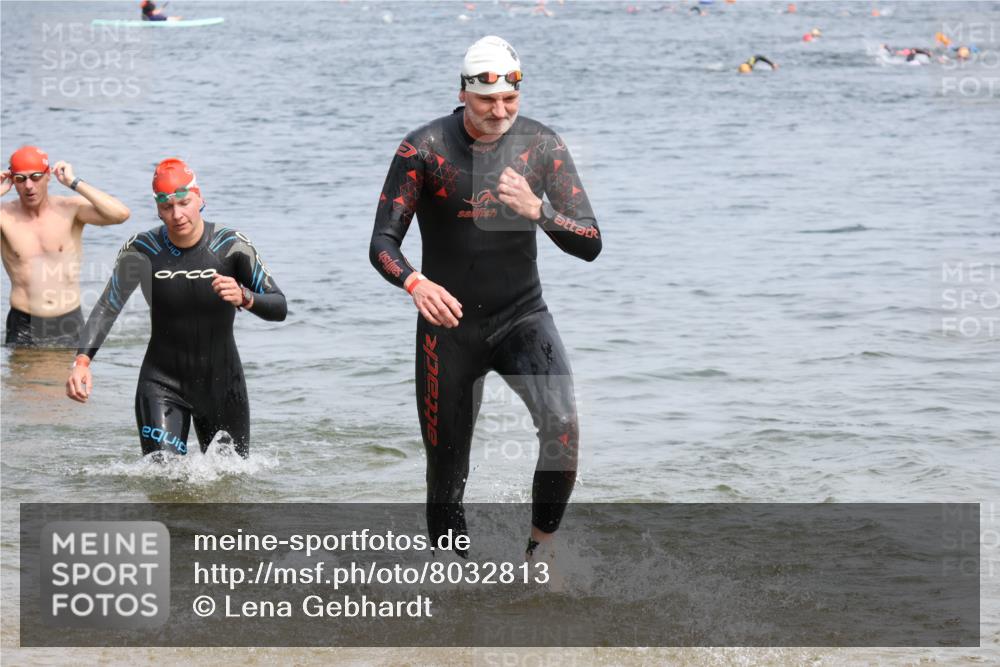 15.06.2025 - 27. Vierlanden-Triathlon Lena Gebhardt http://msf.ph/oto/8032813 15.06.2025 11:15:50 Schwimmen 881, 919, 946, 951, 960, 963 meine-sportfotos.de