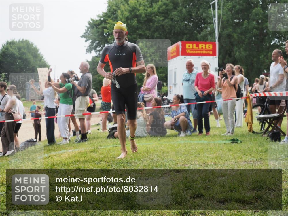 15.06.2025 - 27. Vierlanden-Triathlon KatJ http://msf.ph/oto/8032814 15.06.2025 11:14:10 Schwimmen 800, 904, 920, 952, 962 meine-sportfotos.de