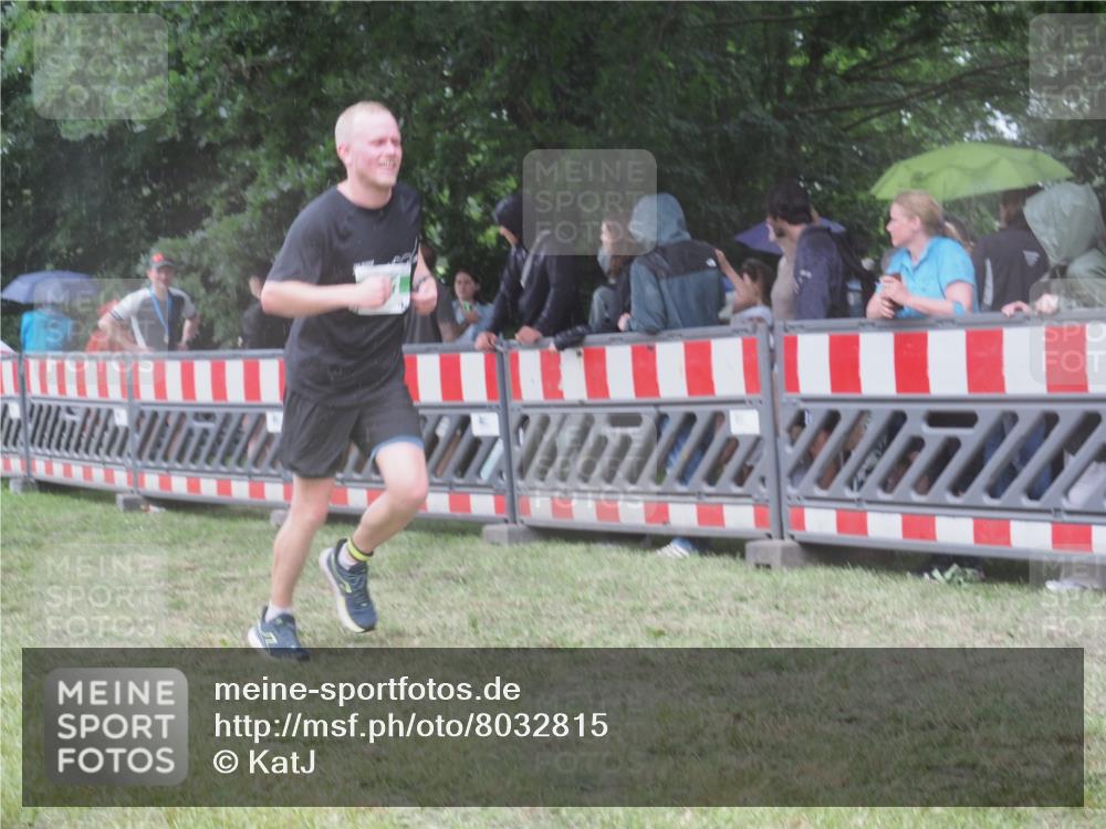 21.06.2025 - 27. Vierlanden-Triathlon KatJ http://msf.ph/oto/8032815 15.06.2025 13:43:50 Ziel 655, 671 meine-sportfotos.de