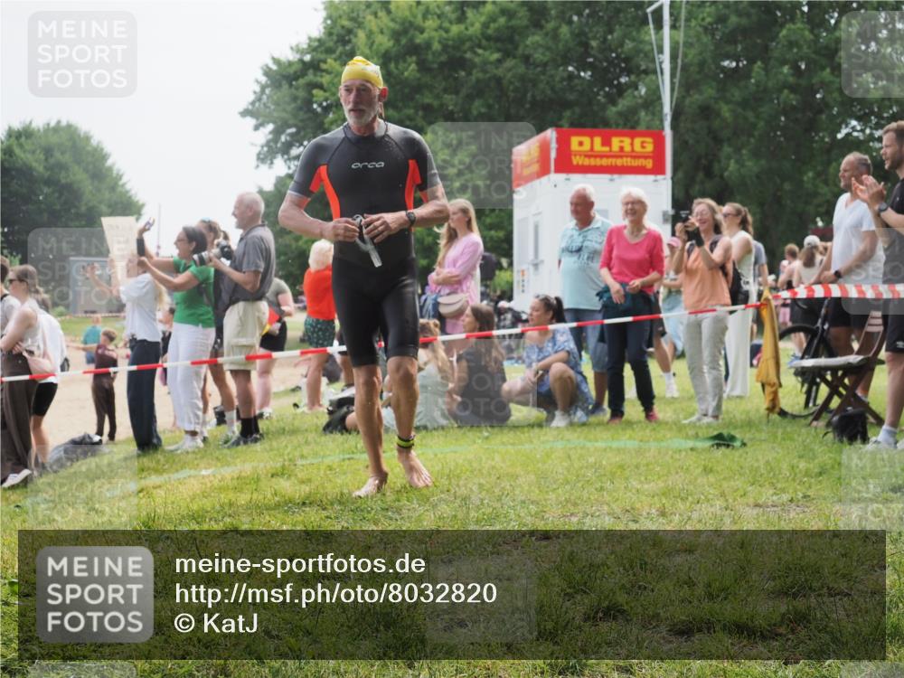 15.06.2025 - 27. Vierlanden-Triathlon KatJ http://msf.ph/oto/8032820 15.06.2025 11:14:10 Schwimmen 800, 904, 920, 952, 962 meine-sportfotos.de