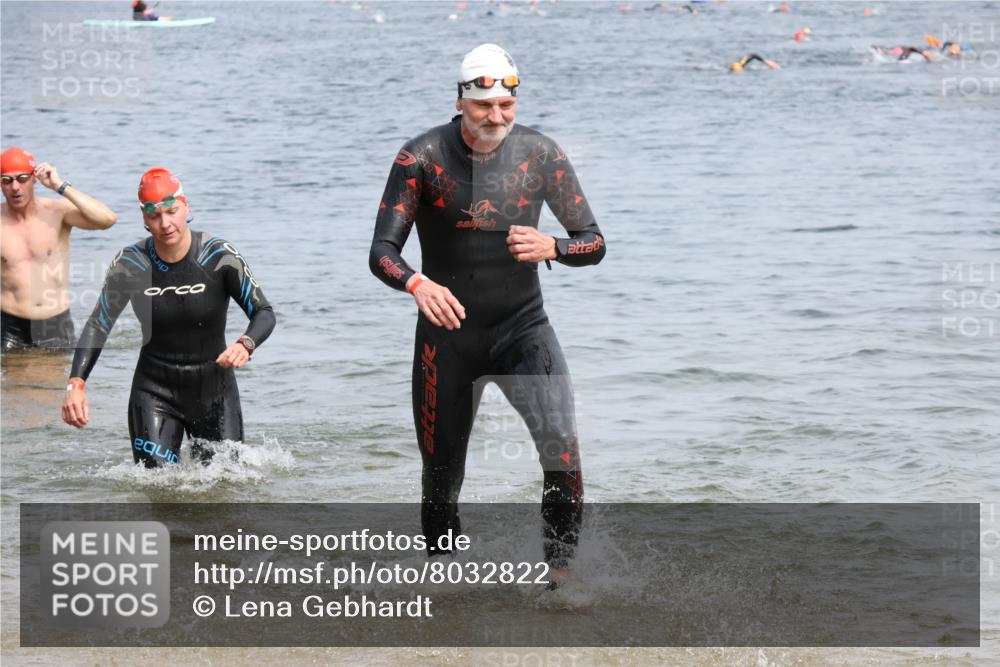 15.06.2025 - 27. Vierlanden-Triathlon Lena Gebhardt http://msf.ph/oto/8032822 15.06.2025 11:15:50 Schwimmen 881, 919, 946, 951, 960, 963 meine-sportfotos.de