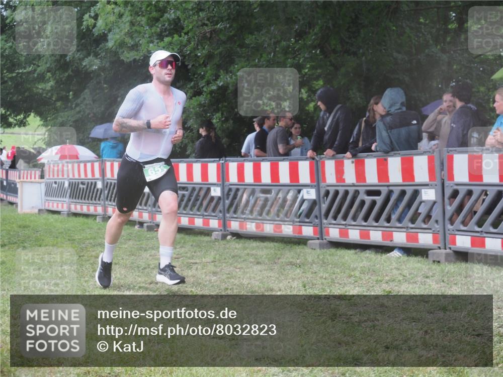 21.06.2025 - 27. Vierlanden-Triathlon KatJ http://msf.ph/oto/8032823 15.06.2025 13:43:57 Ziel 655 meine-sportfotos.de