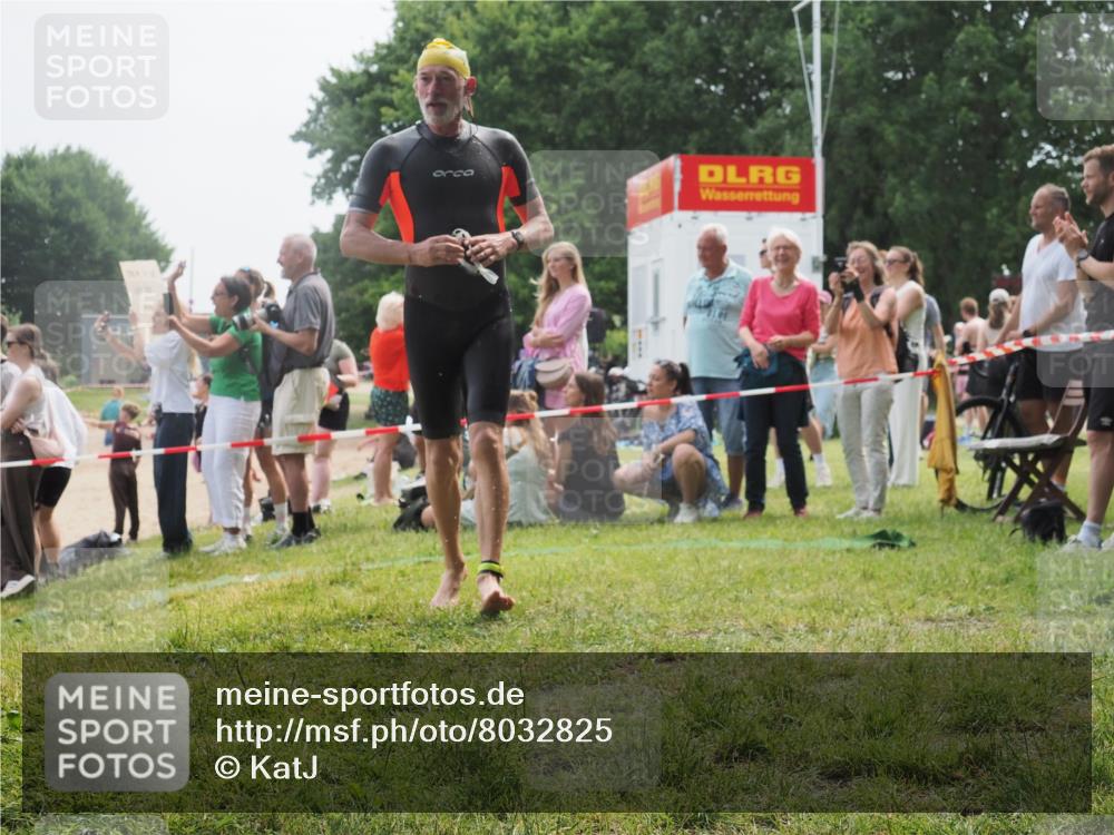 15.06.2025 - 27. Vierlanden-Triathlon KatJ http://msf.ph/oto/8032825 15.06.2025 11:14:10 Schwimmen 800, 904, 920, 952, 962 meine-sportfotos.de