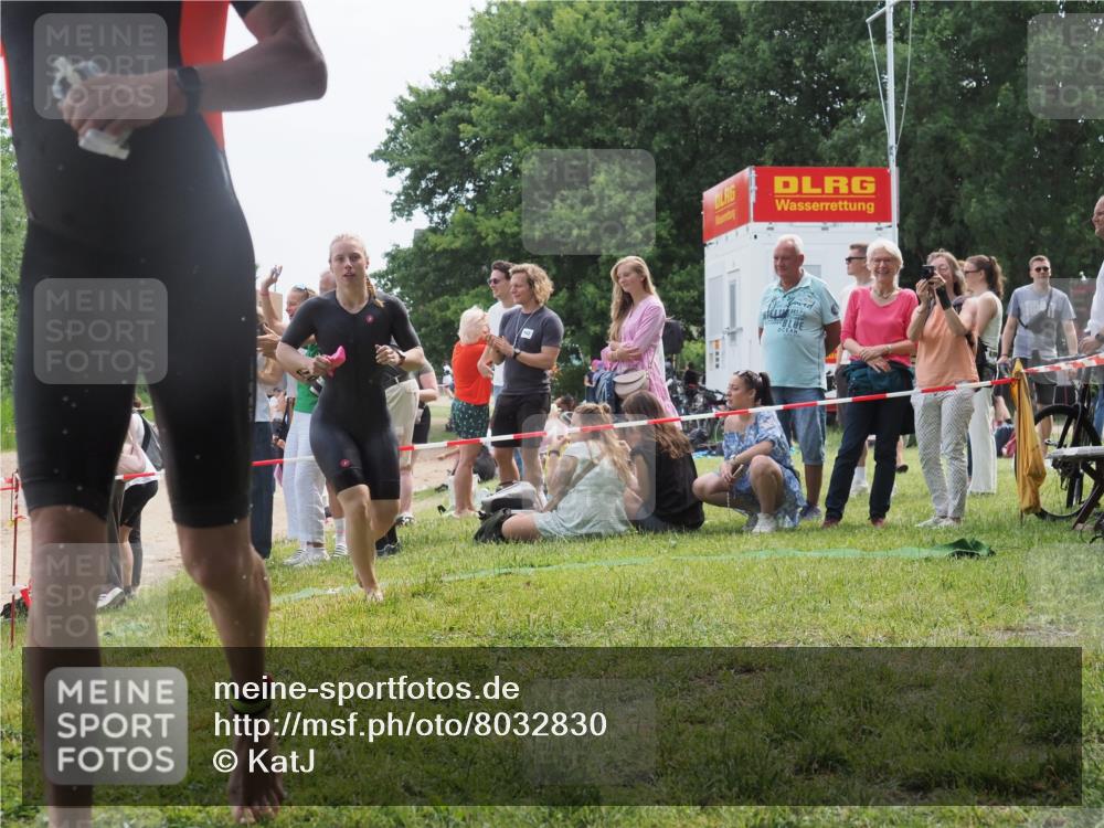 15.06.2025 - 27. Vierlanden-Triathlon KatJ http://msf.ph/oto/8032830 15.06.2025 11:14:12 Schwimmen 800, 904, 920, 952, 962 meine-sportfotos.de