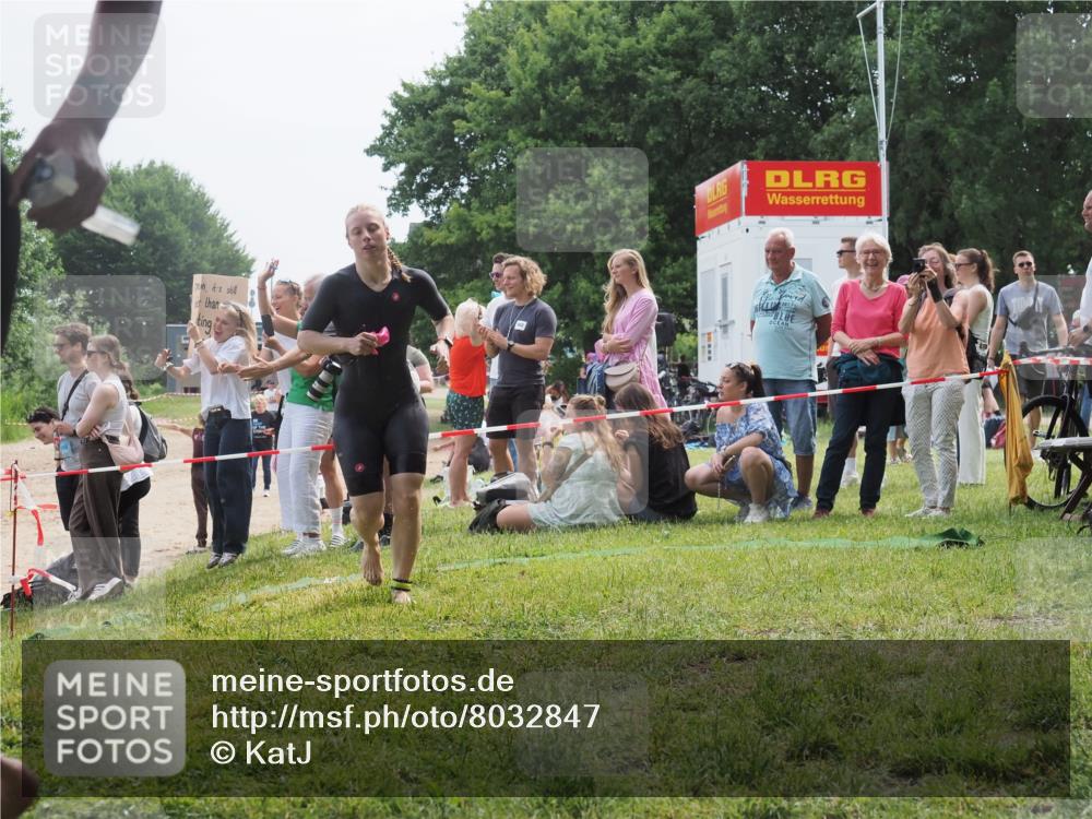 15.06.2025 - 27. Vierlanden-Triathlon KatJ http://msf.ph/oto/8032847 15.06.2025 11:14:12 Schwimmen 800, 904, 920, 952, 962 meine-sportfotos.de