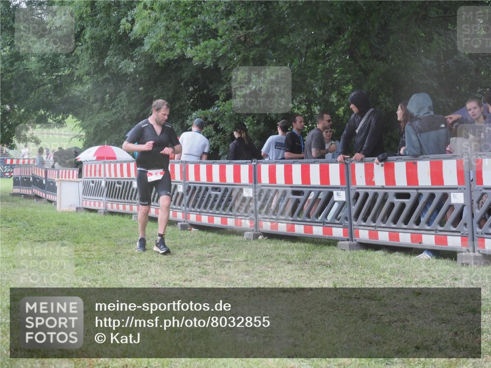 21.06.2025 - 27. Vierlanden-Triathlon KatJ http://msf.ph/oto/8032855 15.06.2025 13:44:05 Ziel 34, 1142 meine-sportfotos.de