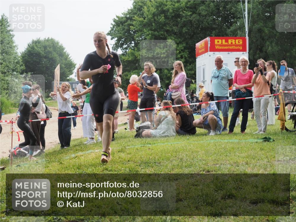 15.06.2025 - 27. Vierlanden-Triathlon KatJ http://msf.ph/oto/8032856 15.06.2025 11:14:13 Schwimmen 800, 804, 904, 920, 952, 962 meine-sportfotos.de