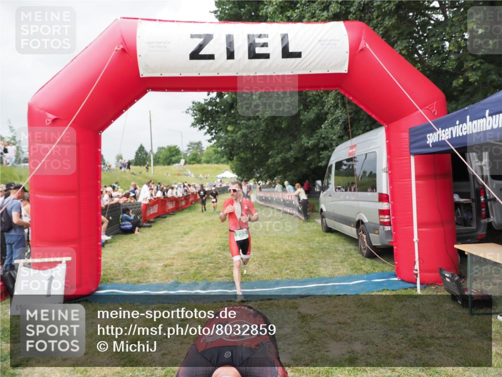 21.06.2025 - 27. Vierlanden-Triathlon MichiJ http://msf.ph/oto/8032859 15.06.2026 12:53:24 Ziel 35, 732 meine-sportfotos.de