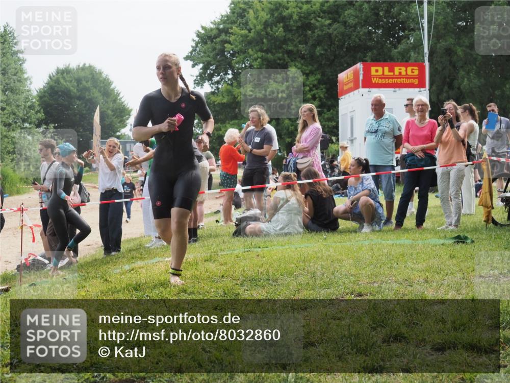 15.06.2025 - 27. Vierlanden-Triathlon KatJ http://msf.ph/oto/8032860 15.06.2025 11:14:13 Schwimmen 800, 804, 904, 920, 952, 962 meine-sportfotos.de