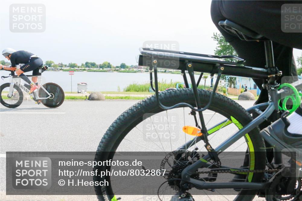 21.06.2025 - 27. Vierlanden-Triathlon H.Heesch http://msf.ph/oto/8032867 15.06.2025 11:39:29 Radfahren 822 meine-sportfotos.de