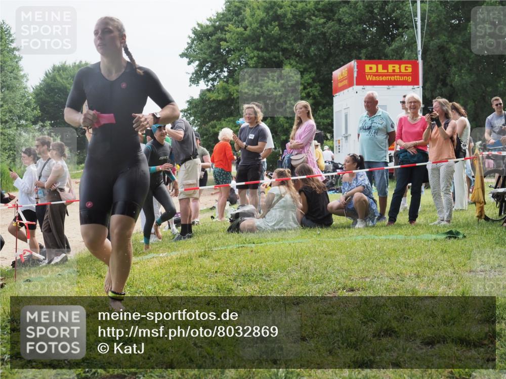 15.06.2025 - 27. Vierlanden-Triathlon KatJ http://msf.ph/oto/8032869 15.06.2025 11:14:13 Schwimmen 800, 804, 904, 920, 952, 962 meine-sportfotos.de