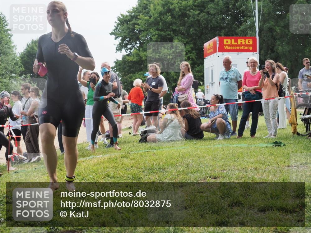 15.06.2025 - 27. Vierlanden-Triathlon KatJ http://msf.ph/oto/8032875 15.06.2025 11:14:14 Schwimmen 800, 804, 904, 920, 952, 962 meine-sportfotos.de