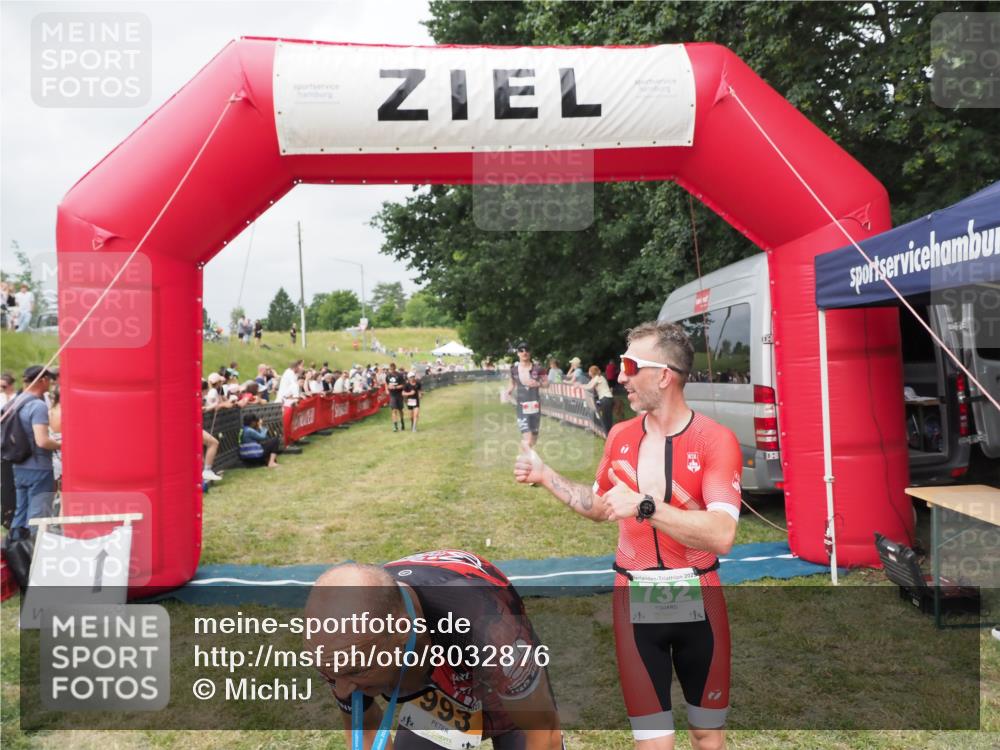 21.06.2025 - 27. Vierlanden-Triathlon MichiJ http://msf.ph/oto/8032876 15.06.2026 12:53:25 Ziel 35, 732 meine-sportfotos.de