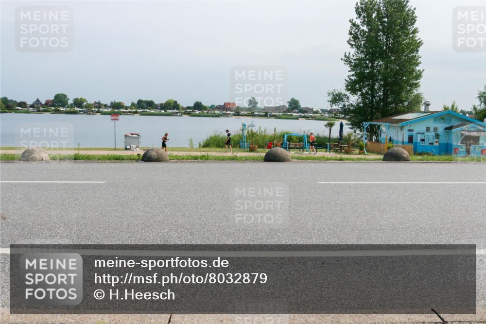21.06.2025 - 27. Vierlanden-Triathlon H.Heesch http://msf.ph/oto/8032879 15.06.2025 11:39:39 Radfahren 708 meine-sportfotos.de