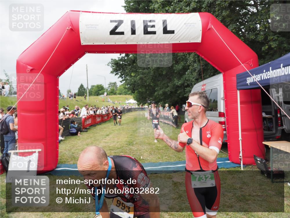 21.06.2025 - 27. Vierlanden-Triathlon MichiJ http://msf.ph/oto/8032882 15.06.2026 12:53:25 Ziel 35, 732 meine-sportfotos.de
