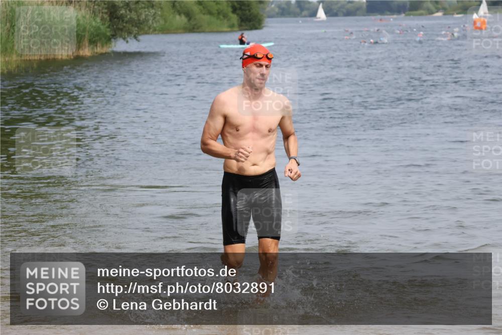 15.06.2025 - 27. Vierlanden-Triathlon Lena Gebhardt http://msf.ph/oto/8032891 15.06.2025 11:15:58 Schwimmen 792, 919, 946, 951, 963 meine-sportfotos.de