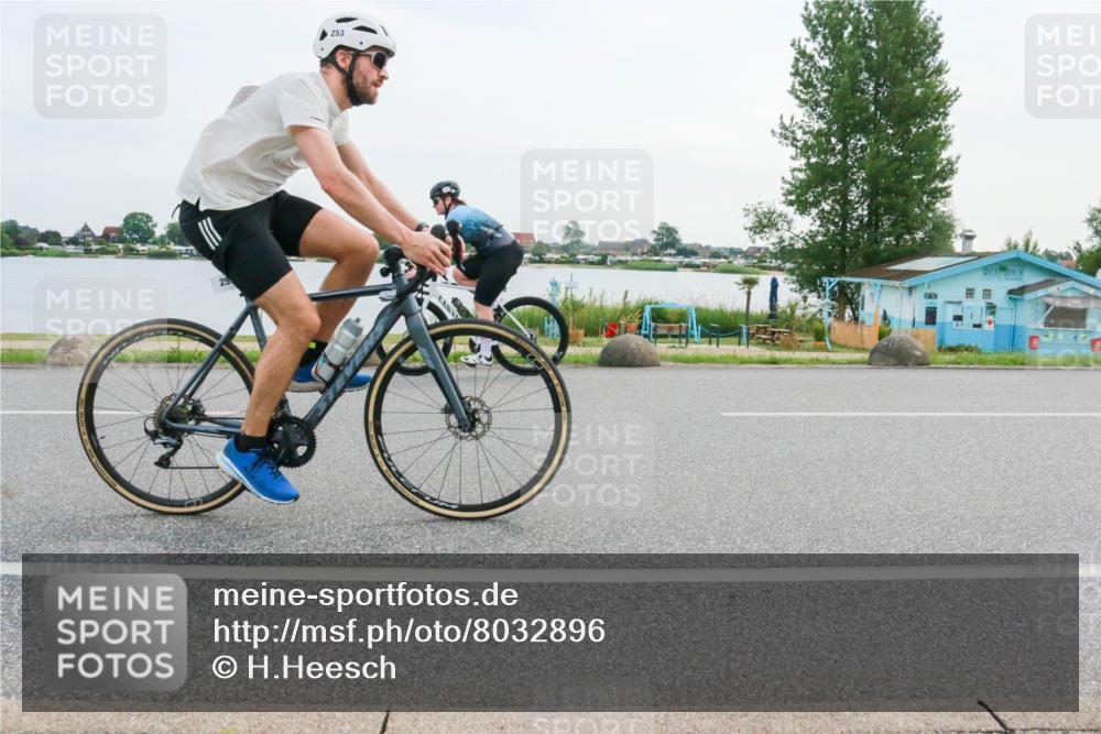 15.06.2025 - 27. Vierlanden-Triathlon H.Heesch http://msf.ph/oto/8032896 15.06.2025 10:40:43 Radfahren 9, 253 meine-sportfotos.de