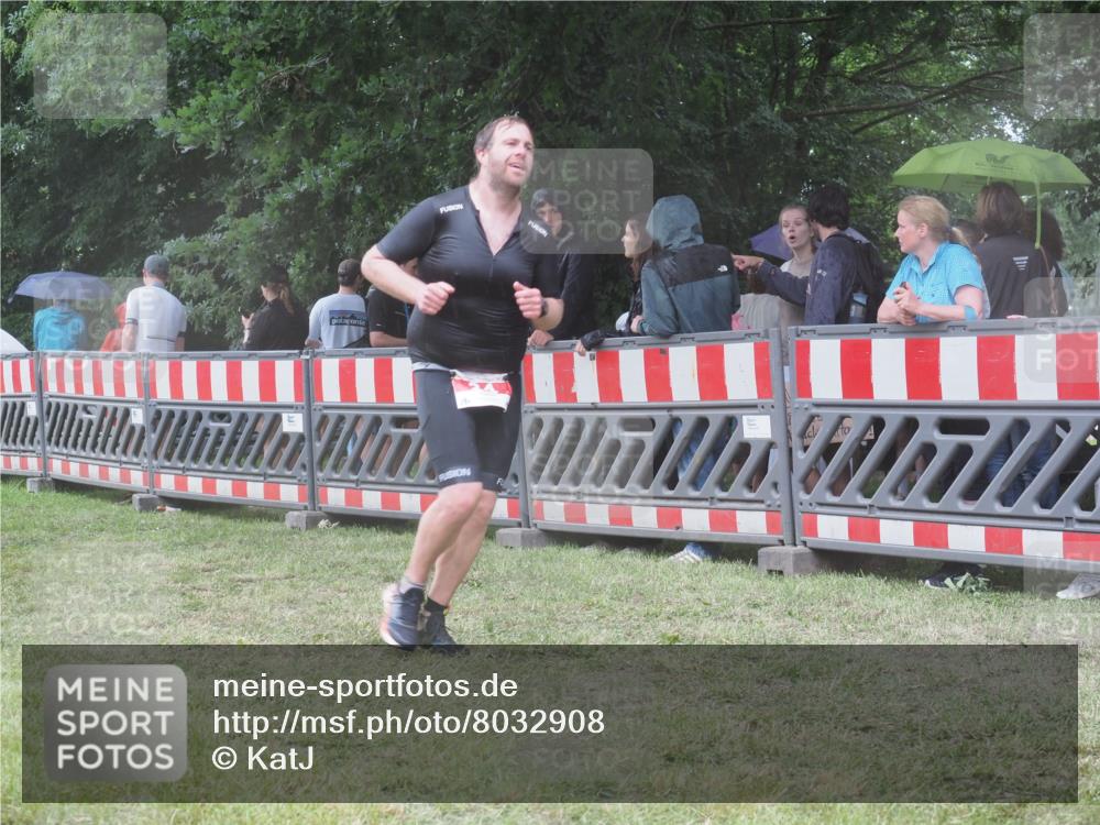 21.06.2025 - 27. Vierlanden-Triathlon KatJ http://msf.ph/oto/8032908 15.06.2025 13:44:06 Ziel 34, 1142 meine-sportfotos.de