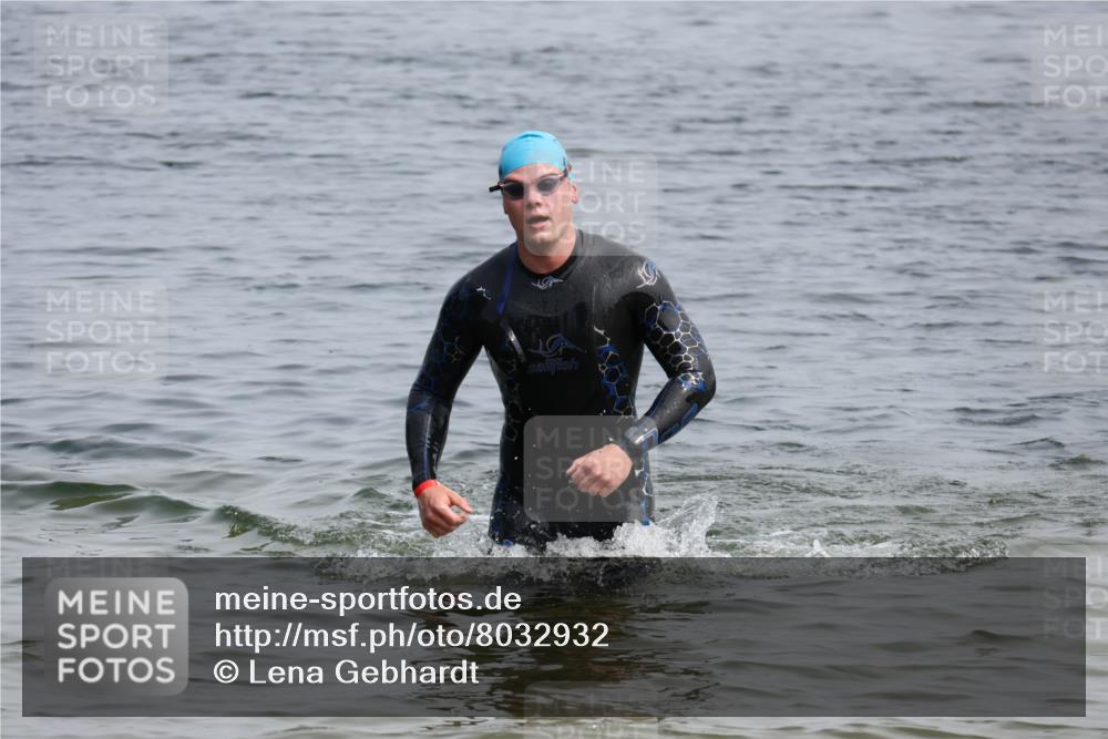 15.06.2025 - 27. Vierlanden-Triathlon Lena Gebhardt http://msf.ph/oto/8032932 15.06.2025 11:16:18 Schwimmen 954 meine-sportfotos.de