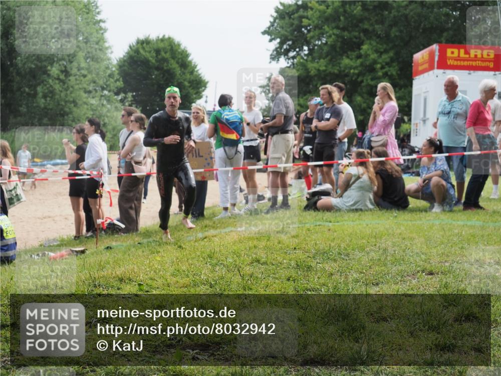 15.06.2025 - 27. Vierlanden-Triathlon KatJ http://msf.ph/oto/8032942 15.06.2025 11:14:20 Schwimmen 804, 904, 952, 962 meine-sportfotos.de