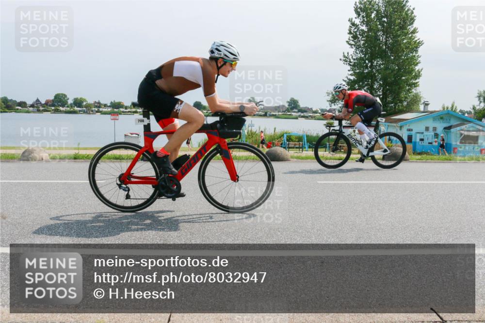21.06.2025 - 27. Vierlanden-Triathlon H.Heesch http://msf.ph/oto/8032947 15.06.2025 11:39:41 Radfahren 692, 708 meine-sportfotos.de