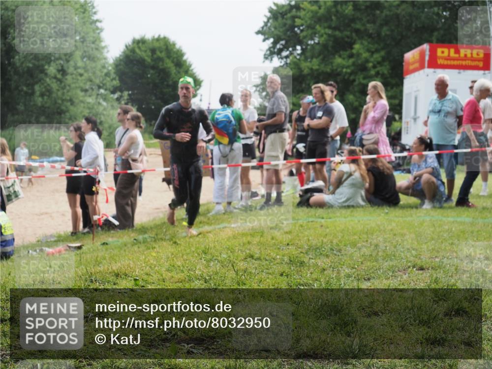 15.06.2025 - 27. Vierlanden-Triathlon KatJ http://msf.ph/oto/8032950 15.06.2025 11:14:20 Schwimmen 804, 904, 952, 962 meine-sportfotos.de