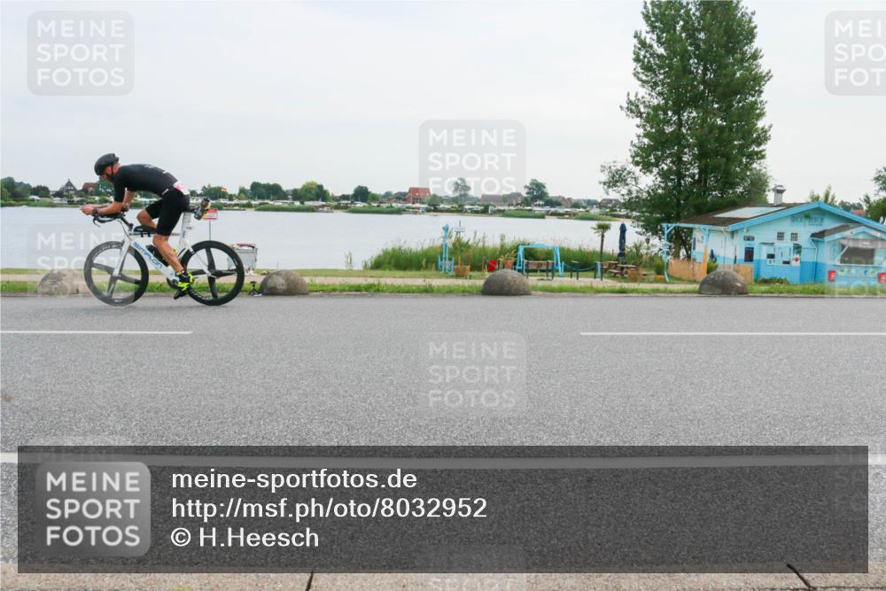 15.06.2025 - 27. Vierlanden-Triathlon H.Heesch http://msf.ph/oto/8032952 15.06.2025 10:40:57 Radfahren 116, 416 meine-sportfotos.de