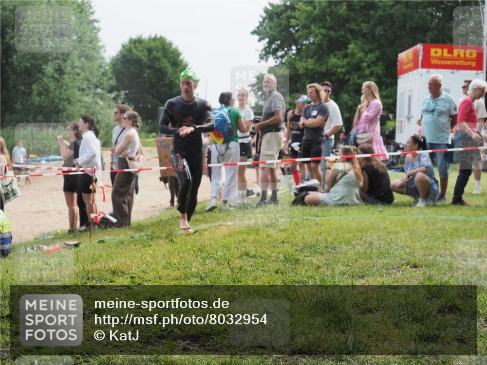 15.06.2025 - 27. Vierlanden-Triathlon KatJ http://msf.ph/oto/8032954 15.06.2025 11:14:20 Schwimmen 804, 904, 952, 962 meine-sportfotos.de
