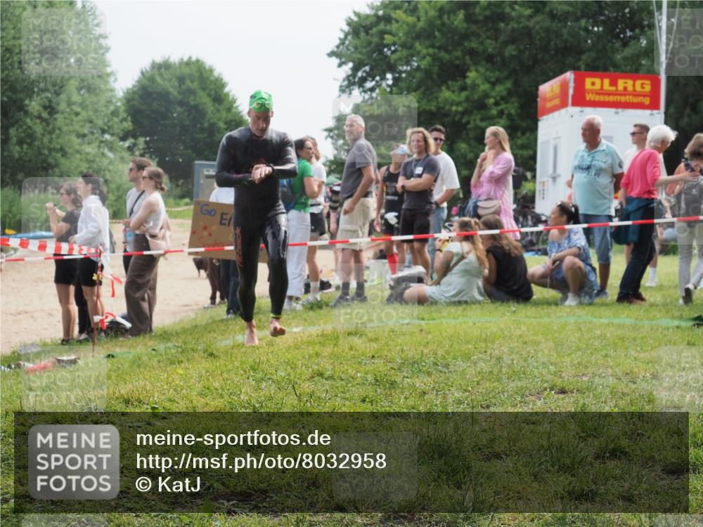 15.06.2025 - 27. Vierlanden-Triathlon KatJ http://msf.ph/oto/8032958 15.06.2025 11:14:21 Schwimmen 804, 904, 952, 962 meine-sportfotos.de