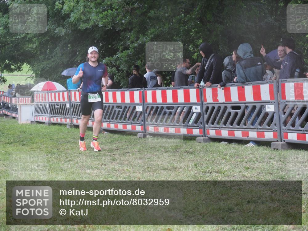 21.06.2025 - 27. Vierlanden-Triathlon KatJ http://msf.ph/oto/8032959 15.06.2025 13:44:21 Ziel 222, 750, 878 meine-sportfotos.de
