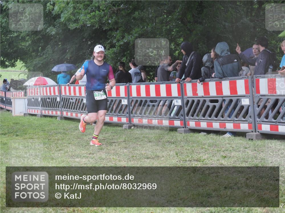 21.06.2025 - 27. Vierlanden-Triathlon KatJ http://msf.ph/oto/8032969 15.06.2025 13:44:21 Ziel 222, 750, 878 meine-sportfotos.de
