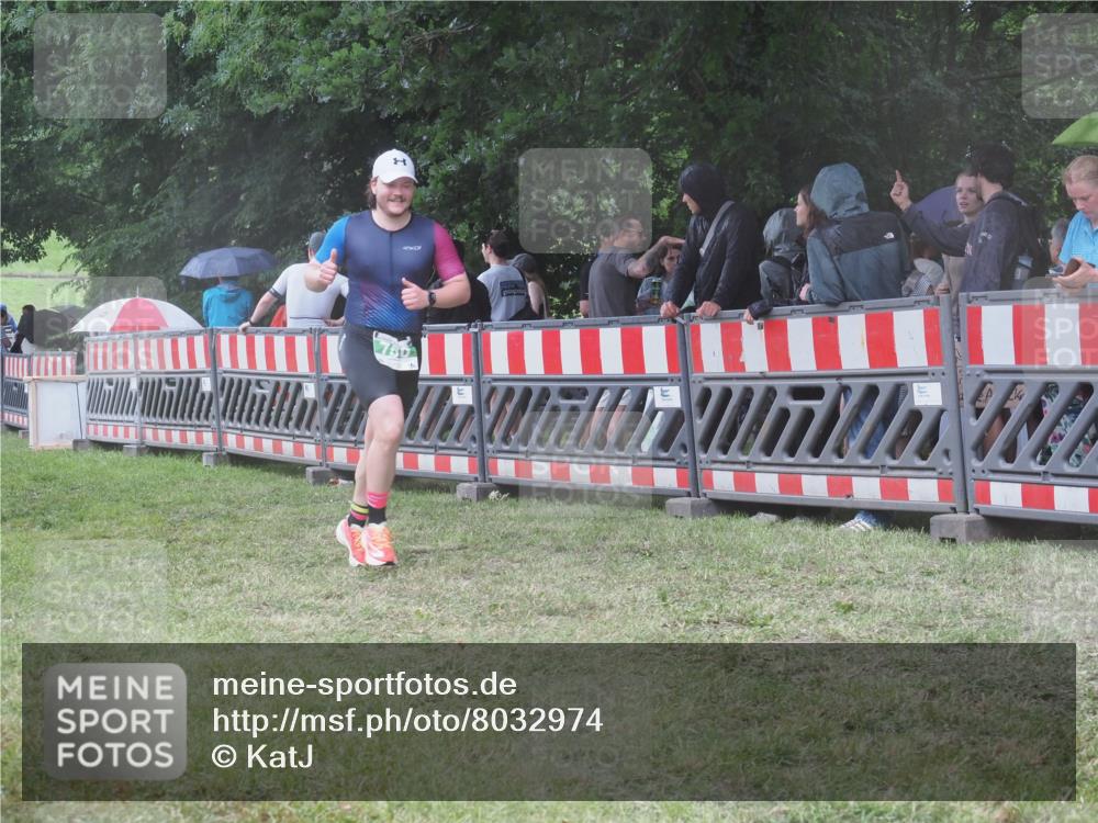 21.06.2025 - 27. Vierlanden-Triathlon KatJ http://msf.ph/oto/8032974 15.06.2025 13:44:21 Ziel 222, 750, 878 meine-sportfotos.de