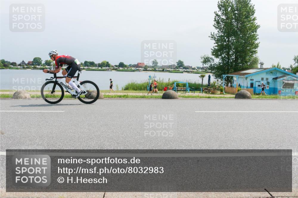 21.06.2025 - 27. Vierlanden-Triathlon H.Heesch http://msf.ph/oto/8032983 15.06.2025 11:39:42 Radfahren 692, 708 meine-sportfotos.de