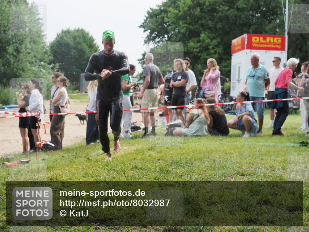 15.06.2025 - 27. Vierlanden-Triathlon KatJ http://msf.ph/oto/8032987 15.06.2025 11:14:21 Schwimmen 804, 904, 952, 962 meine-sportfotos.de