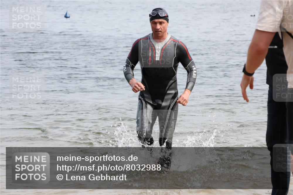 21.06.2025 - 27. Vierlanden-Triathlon Lena Gebhardt http://msf.ph/oto/8032988 15.06.2025 11:16:25 Schwimmen 815, 954 meine-sportfotos.de