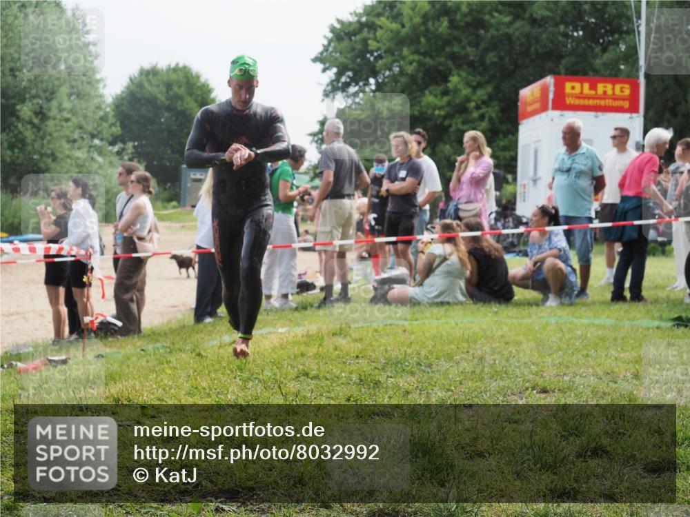 15.06.2025 - 27. Vierlanden-Triathlon KatJ http://msf.ph/oto/8032992 15.06.2025 11:14:21 Schwimmen 804, 904, 952, 962 meine-sportfotos.de