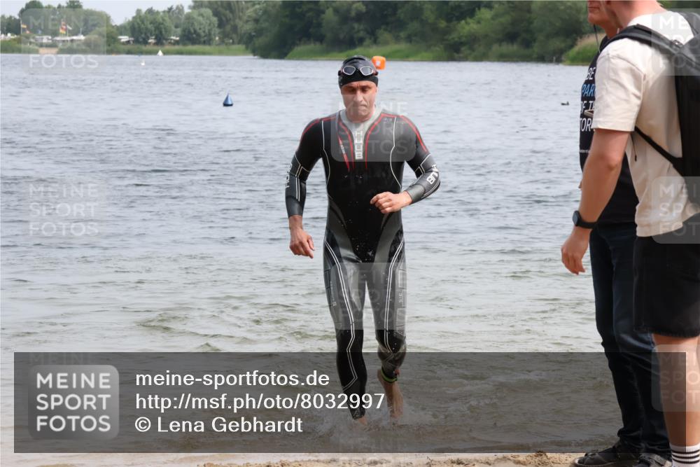 15.06.2025 - 27. Vierlanden-Triathlon Lena Gebhardt http://msf.ph/oto/8032997 15.06.2025 11:16:26 Schwimmen 815, 954 meine-sportfotos.de