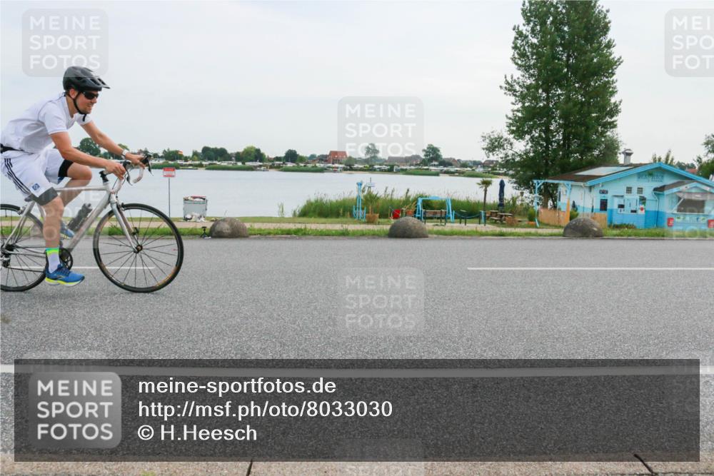 15.06.2025 - 27. Vierlanden-Triathlon H.Heesch http://msf.ph/oto/8033030 15.06.2025 10:41:09 Radfahren 152, 187, 275, 289, 432, 1398 meine-sportfotos.de