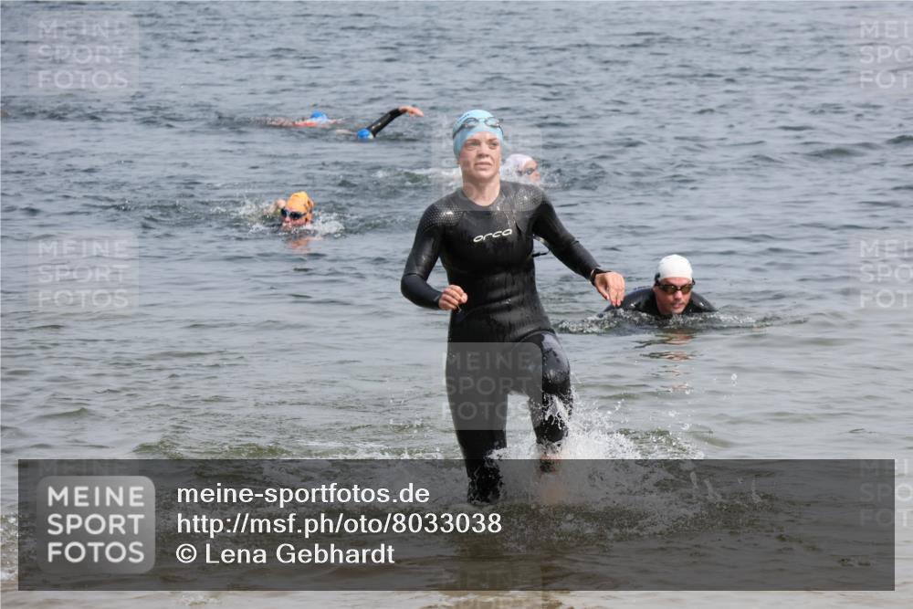 15.06.2025 - 27. Vierlanden-Triathlon Lena Gebhardt http://msf.ph/oto/8033038 15.06.2025 11:16:44 Schwimmen 888 meine-sportfotos.de