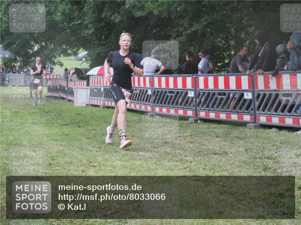 21.06.2025 - 27. Vierlanden-Triathlon KatJ http://msf.ph/oto/8033066 15.06.2025 13:44:29 Ziel 45, 222 meine-sportfotos.de
